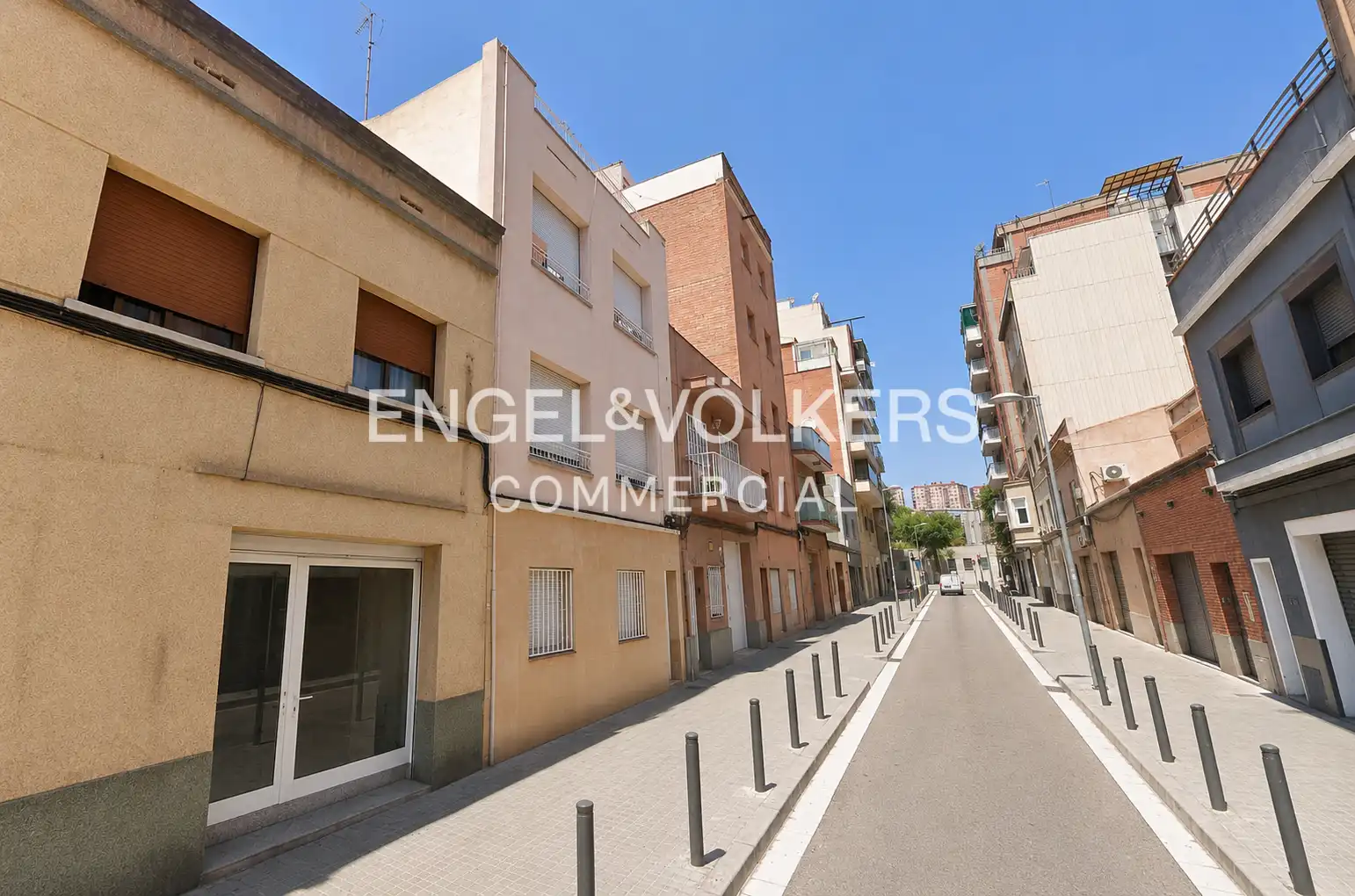 Vista exterior de Edifici en venda en Badalona