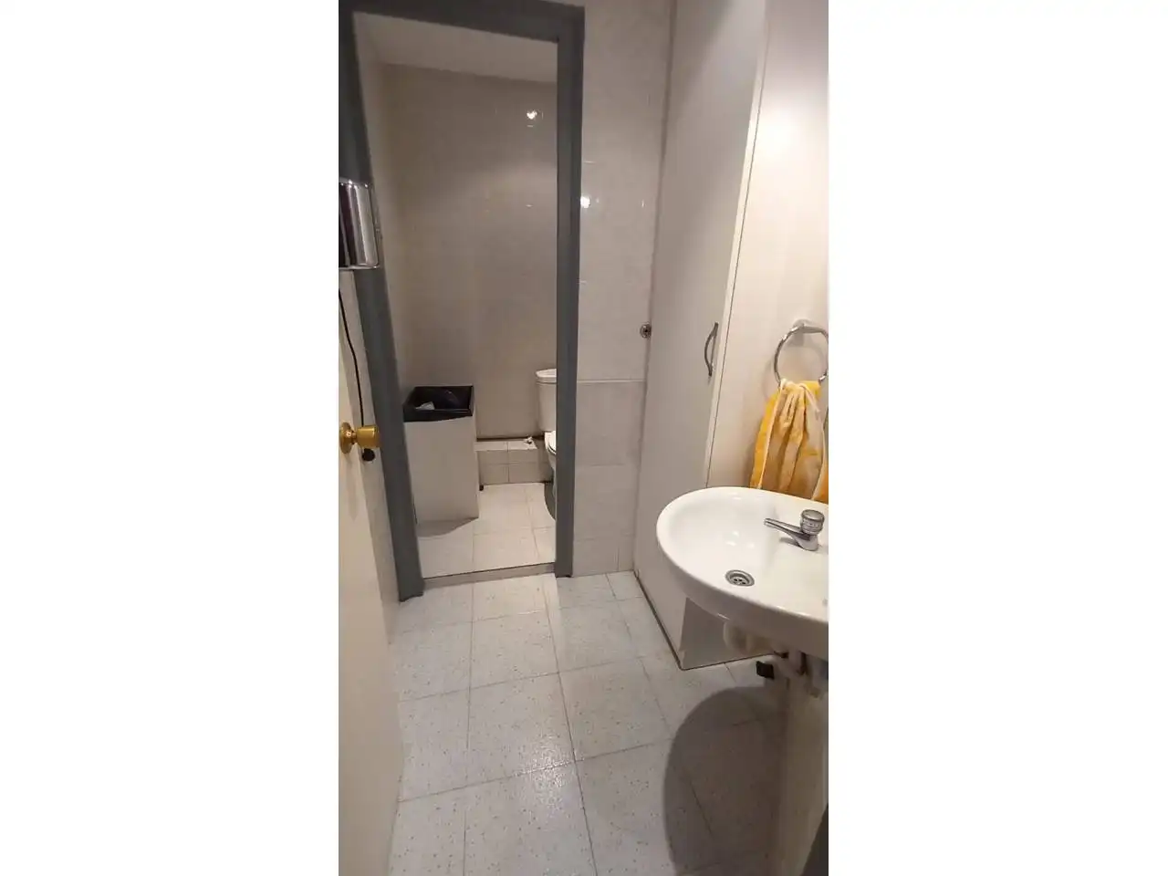 Bathroom of Office for sale in Barcelona  with Air Conditioner