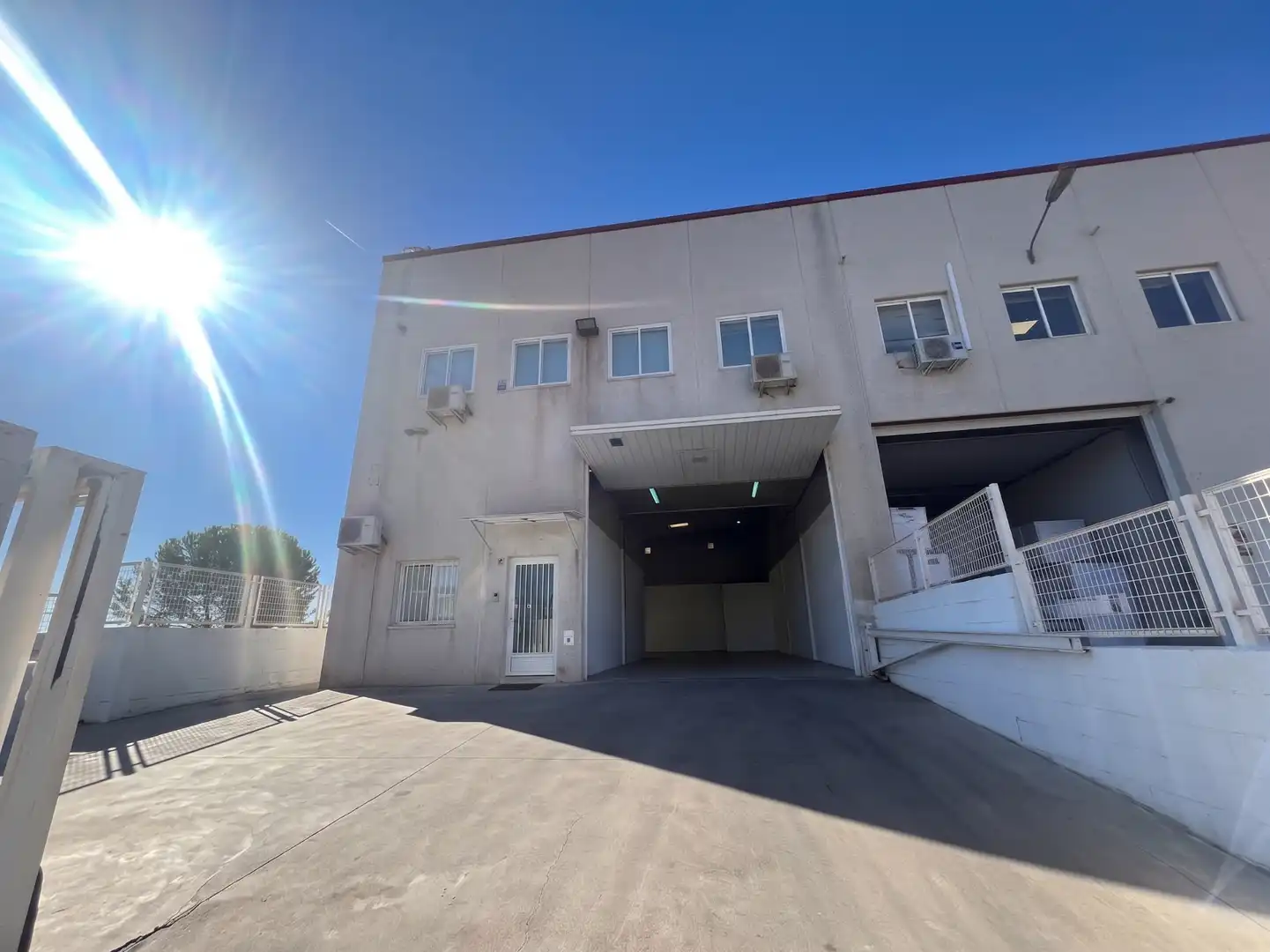 Nau industrial de lloguer a Calle Romería 11