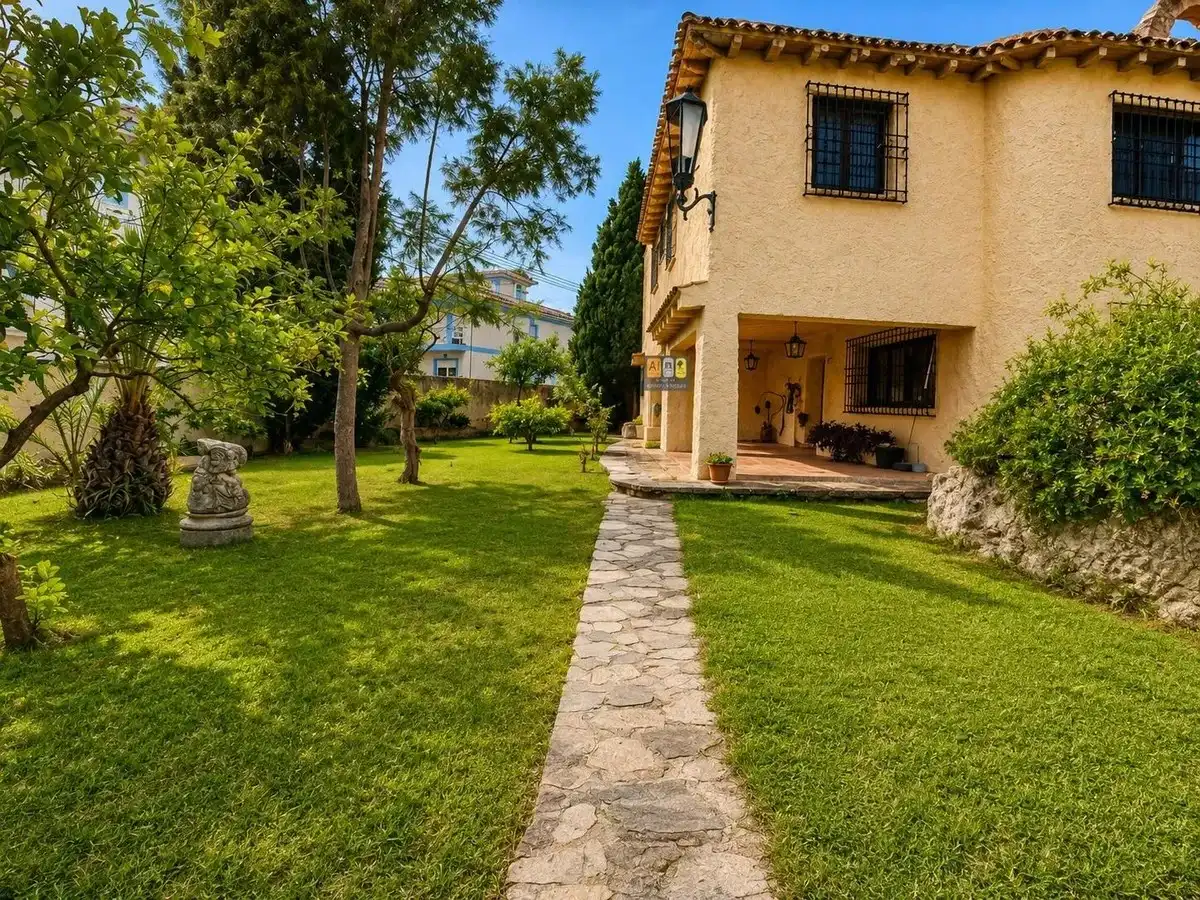 Villa con giardino in vendita a Casco urbano, imagen 2