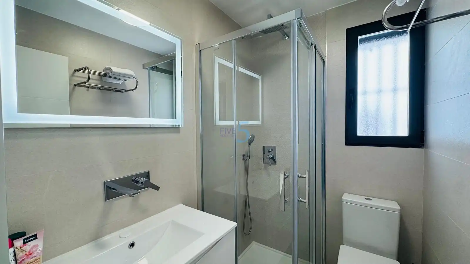 Badezimmer von Wohnung zum Verkauf in Santa Pola mit Klimaanlage, Terrasse und Schwimmbad