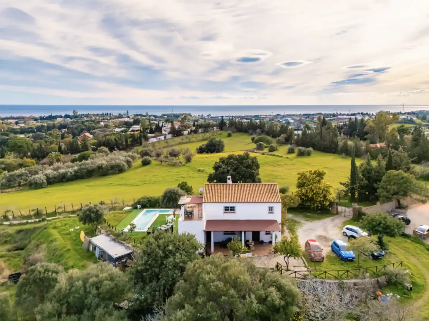 Vista exterior de Casa adosada en venta en Estepona con Calefacción, Jardín privado y Terraza