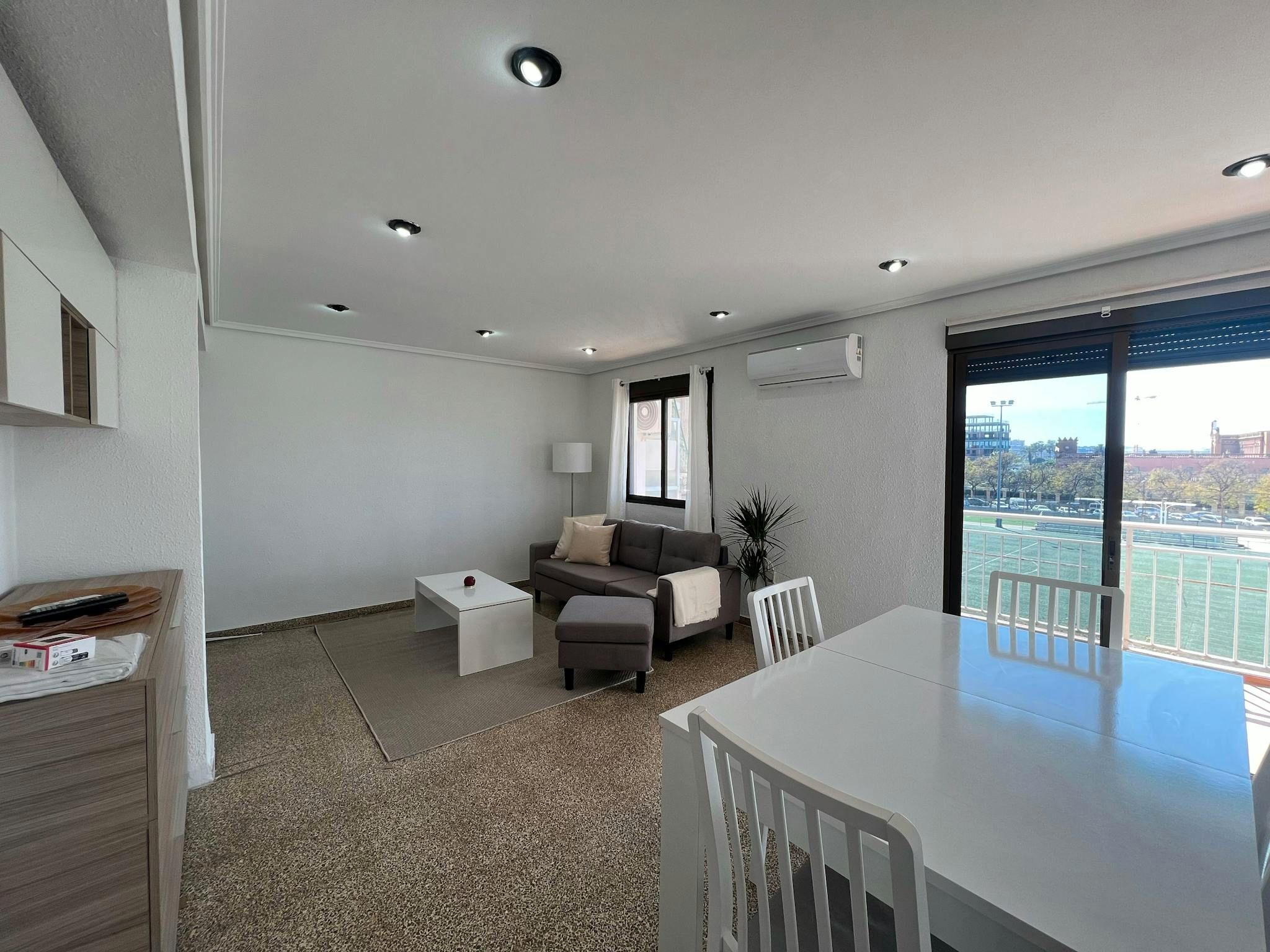 Living room of Flat to rent in  Valencia Capital  with Washing machine, TV and Balcony