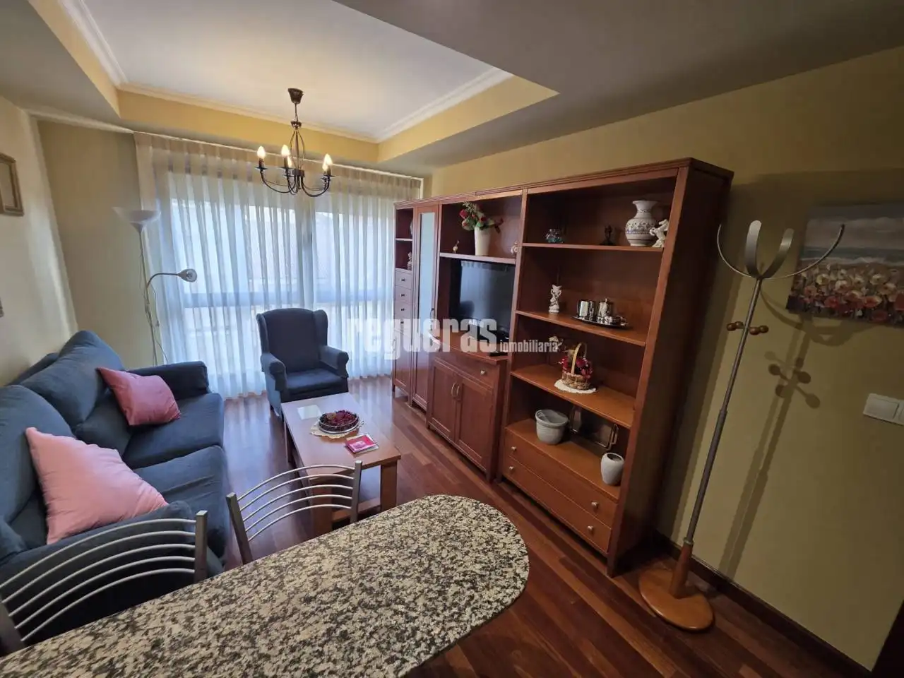 Sala de estar de Apartamento de alquiler en Avilés con Calefacción