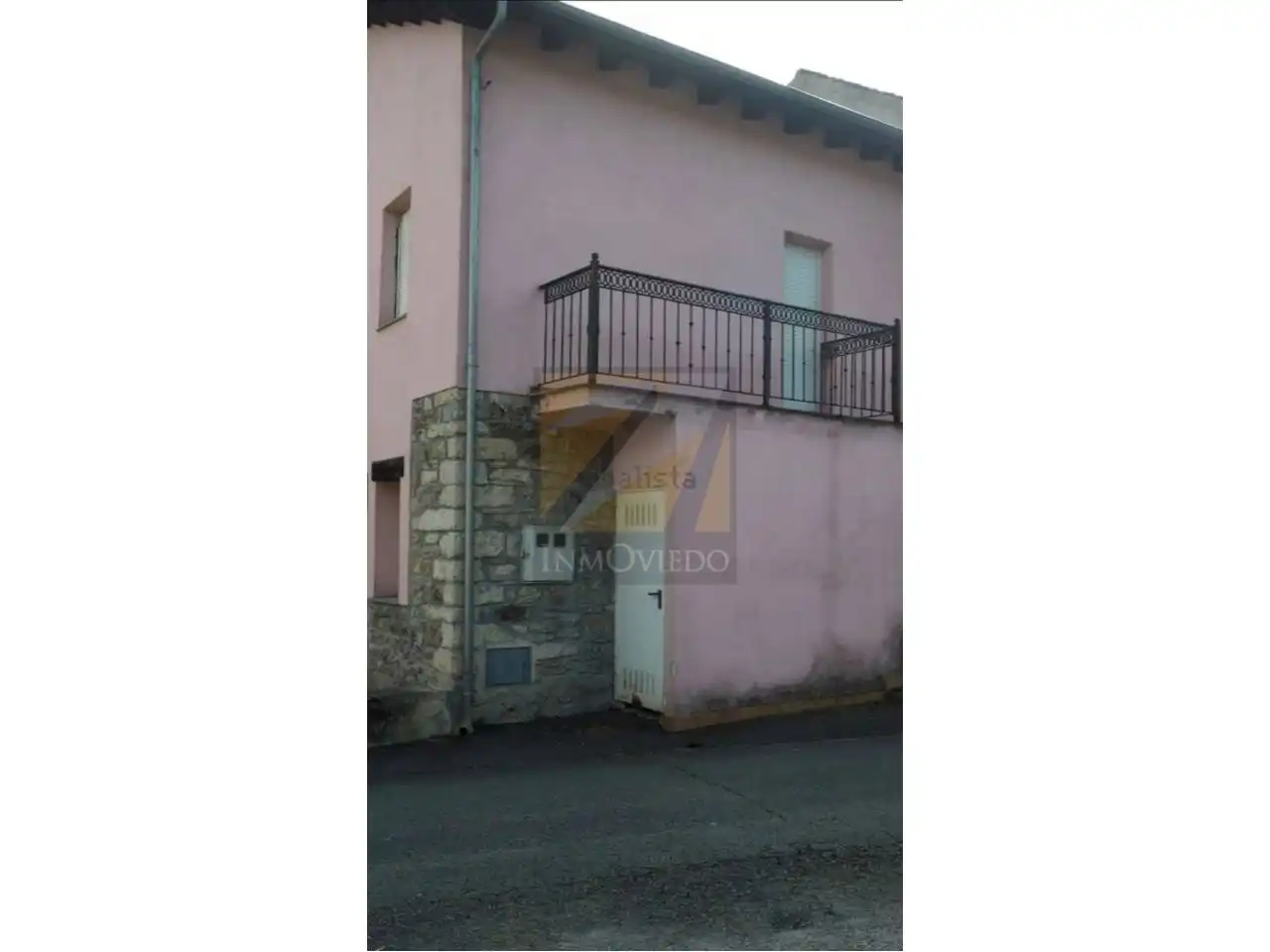 Vista exterior de Casa o xalet en venda en Oviedo  amb Terrassa
