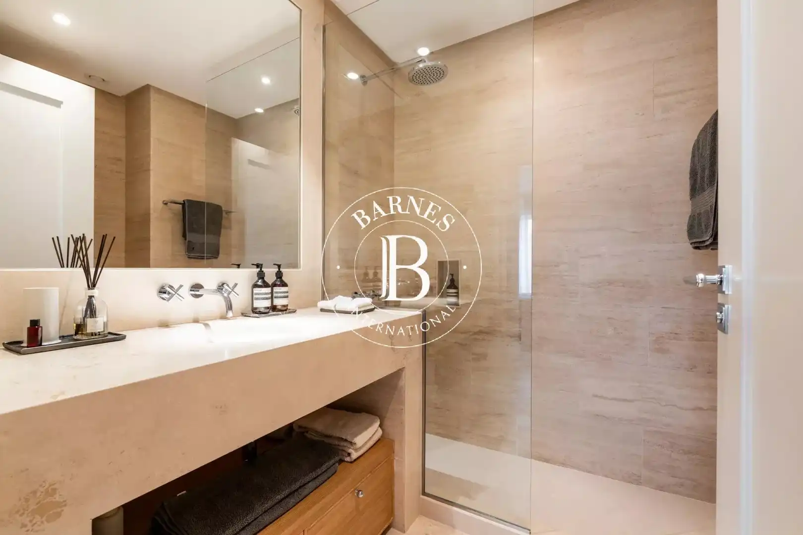 Bathroom of Flat for rent in Madrid  with Air Conditioner, Terrace and Furnished