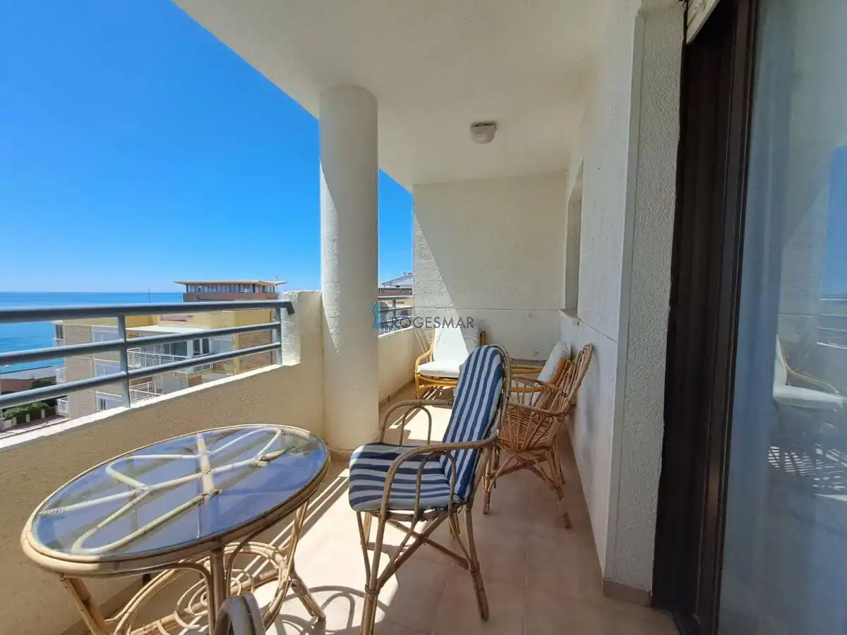 Terraza de Apartamento de alquiler en Benicasim / Benicàssim con Amueblado y Piscina comunitaria