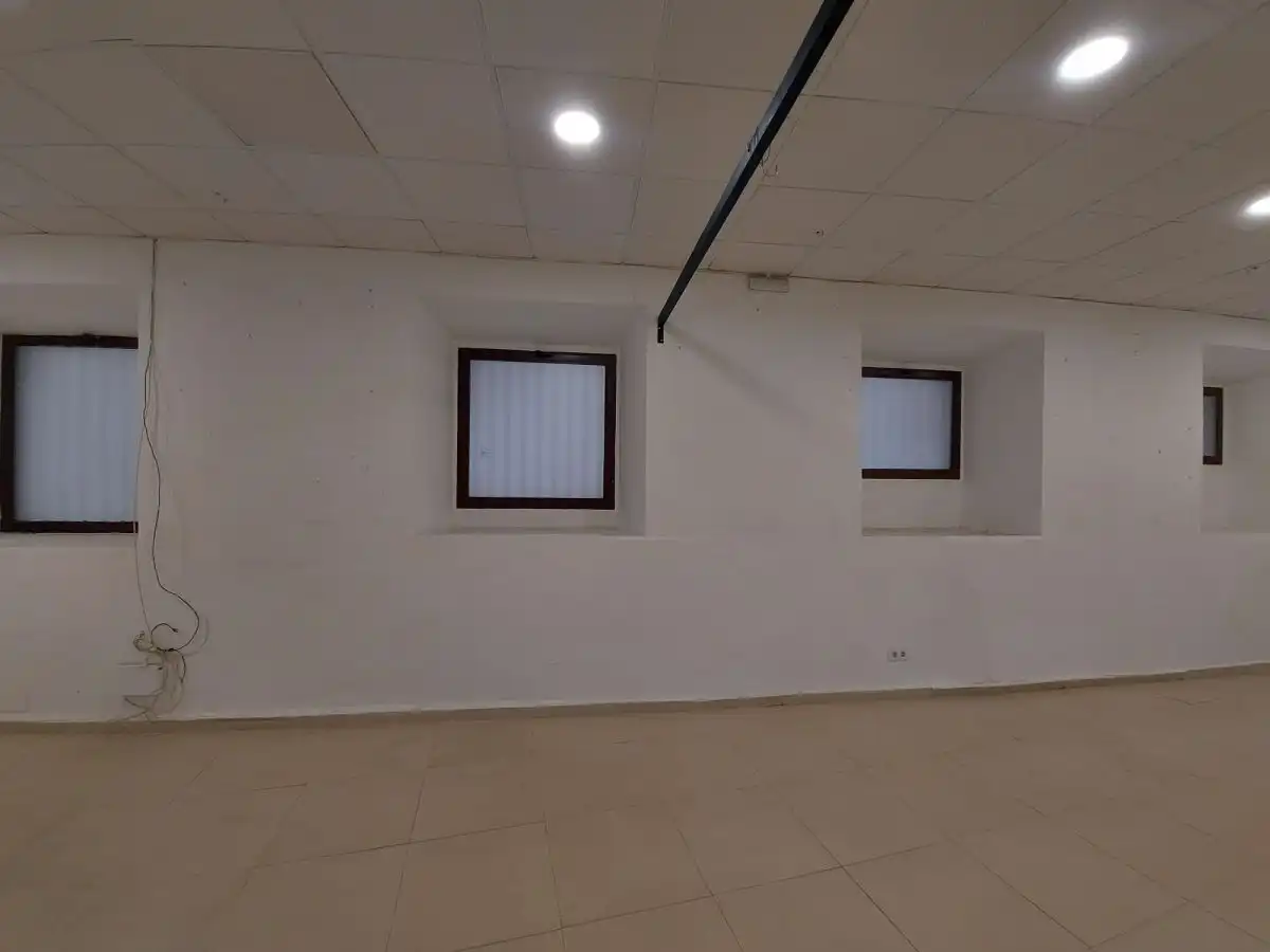 Geschaftsraum zur Miete in Jaén