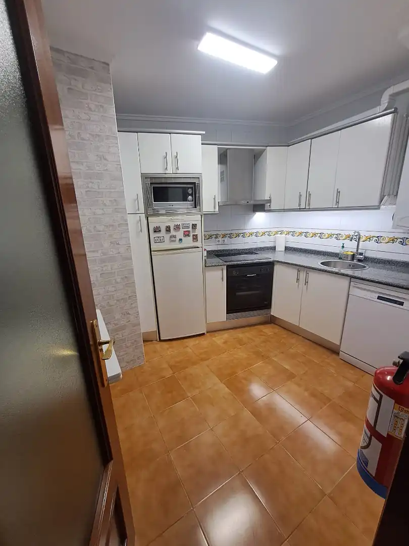 Cuina de Apartament de lloguer en Santoña amb Terrassa i Moblat