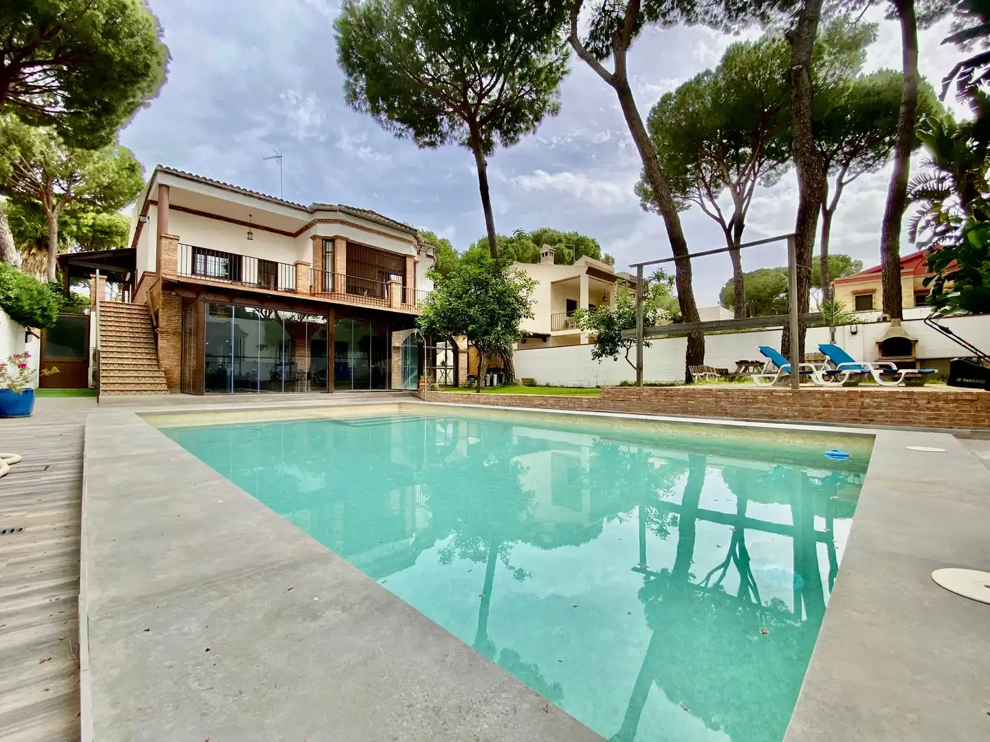 Piscina de Casa o chalet en venta en Alcalá de Guadaira con Calefacción, Jardín privado y Terraza