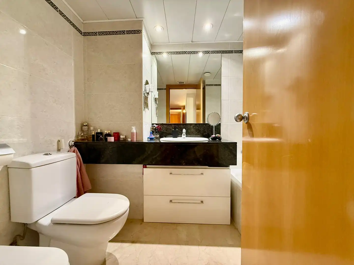 Baño de Dúplex en venta en Cornellà de Llobregat con Balcón