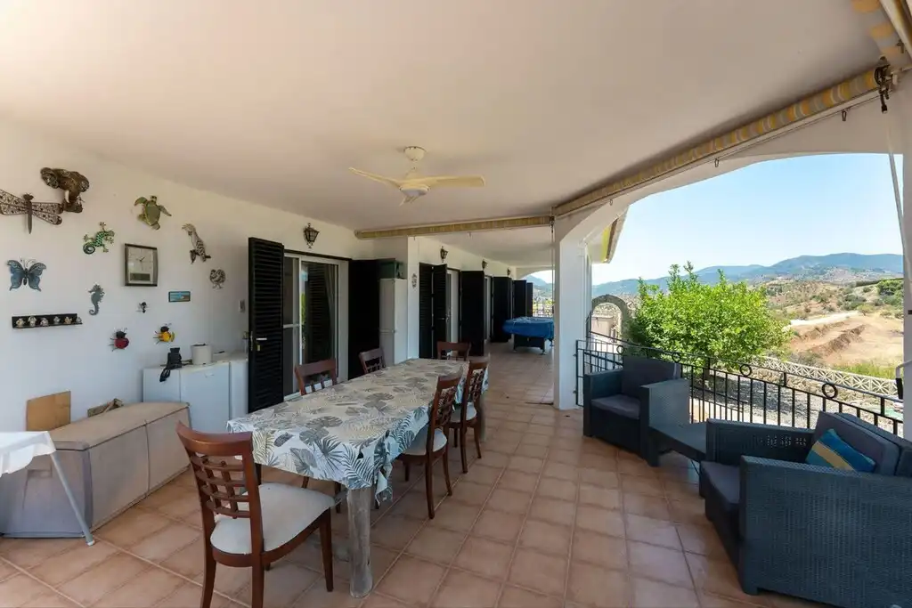 Terrassa de Finca rústica en venda en Guaro amb Aire condicionat, Jardí privat i Terrassa