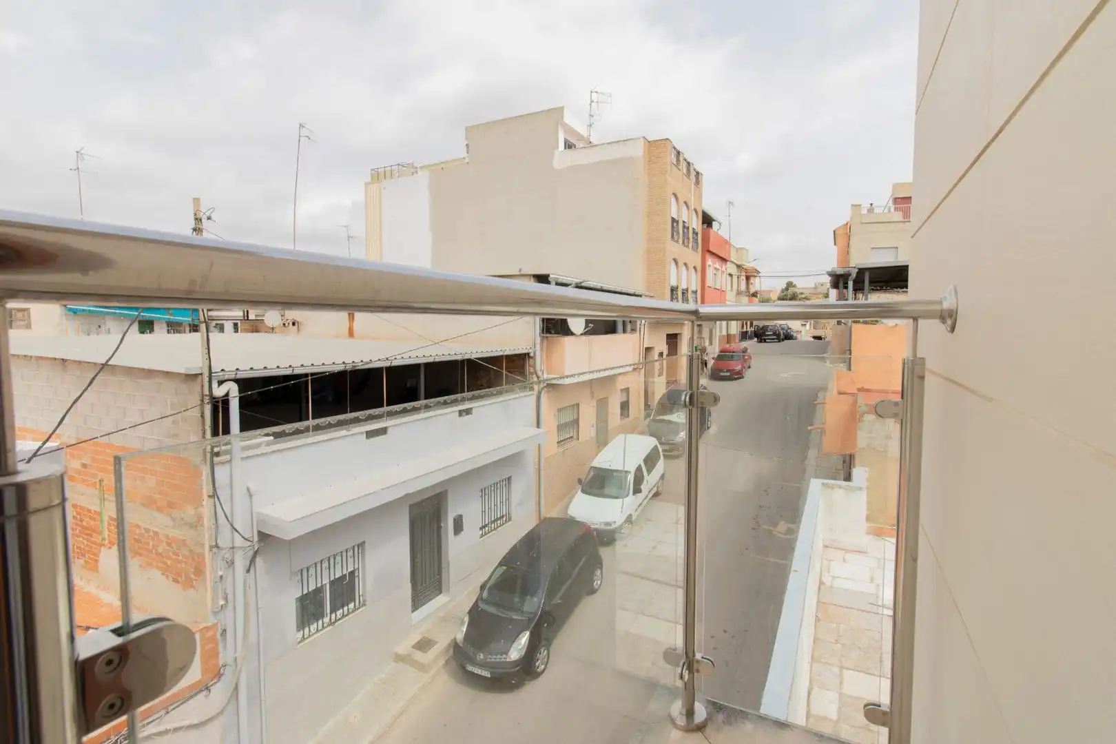 Vista exterior de Casa adosada en venda en La Llosa amb Aire condicionat, Calefacció i Terrassa