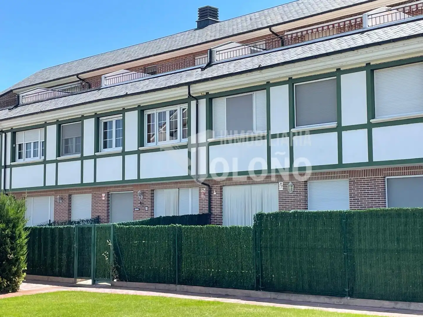 Vista exterior de Dúplex en venta en Castañares de Rioja con Calefacción, Parquet y Terraza