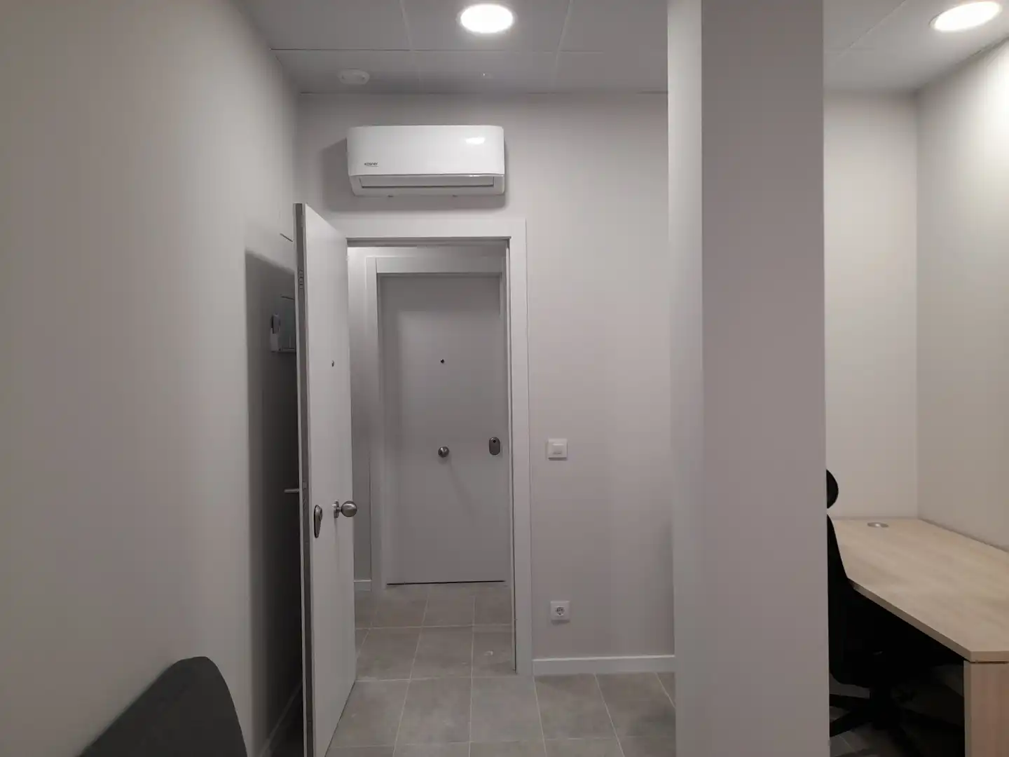 Büro zur Miete in L'Hospitalet de Llobregat mit Klimaanlage, Heizung und Terrasse