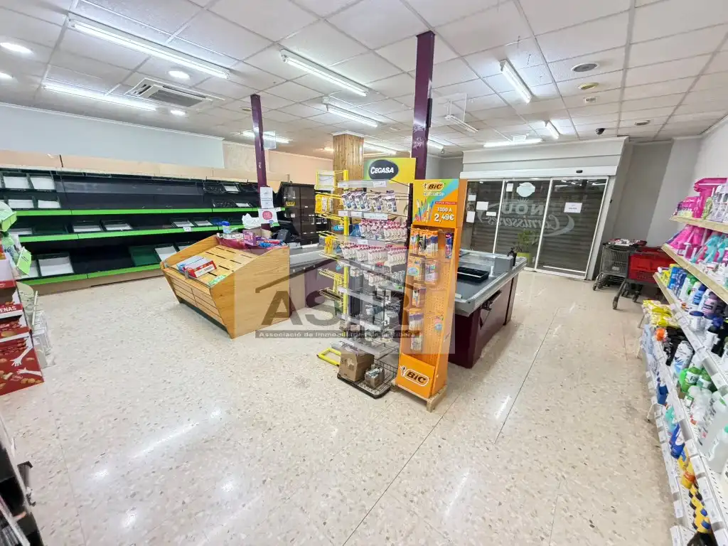 Local comercial de lloguer a Calle Reverend Rafael Peris, imagen 2
