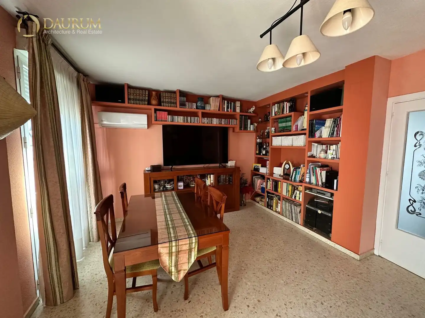 Sala d'estar de Casa adosada en venda en Dos Hermanas amb Aire condicionat, Calefacció i Terrassa