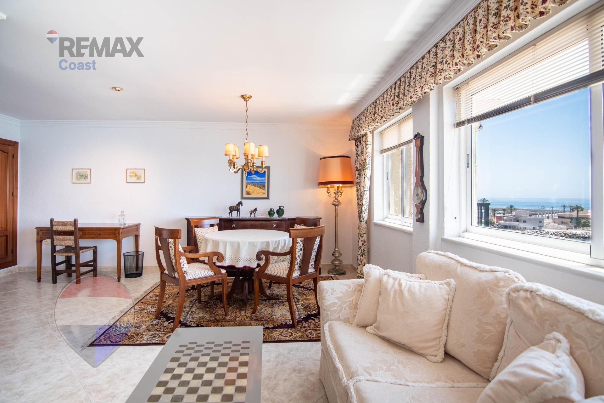 Sala de estar de Piso en venta en Fuengirola con Aire acondicionado y Balcón