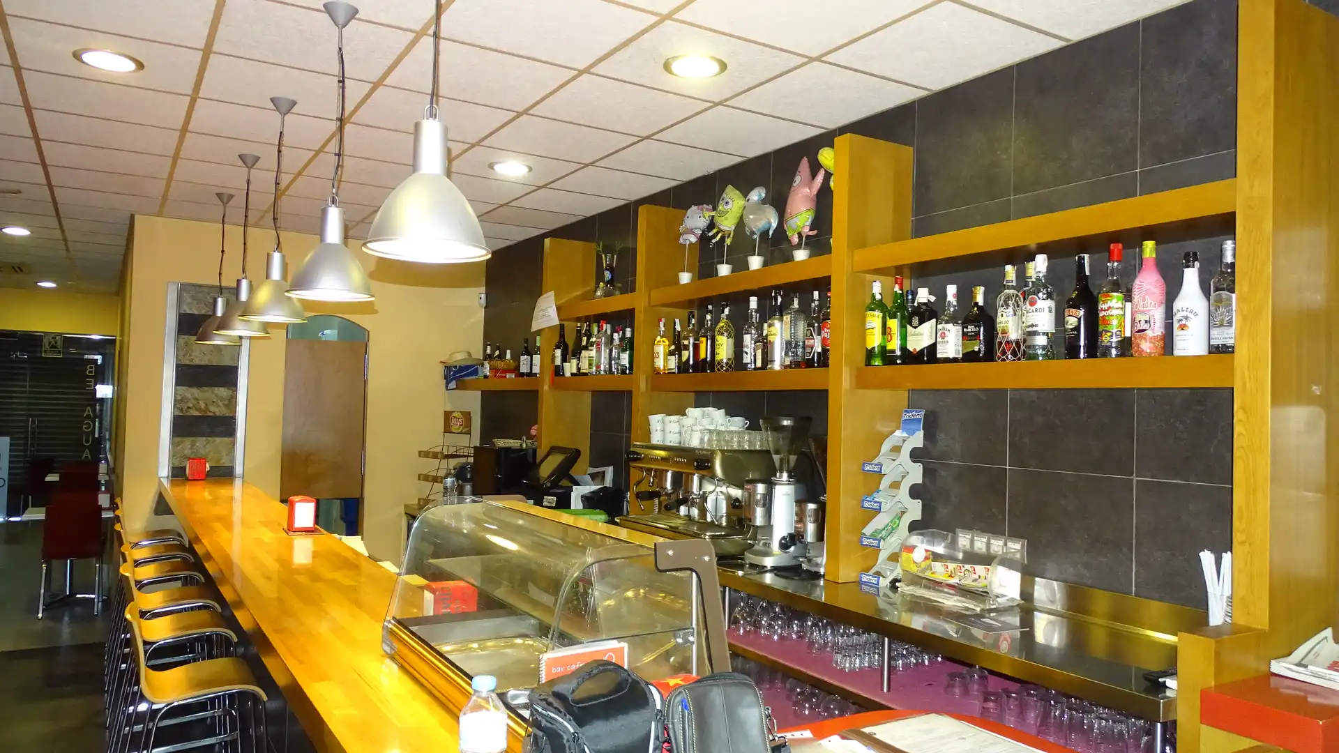 Local en venta en L'Hospitalet de Llobregat con Aire acondicionado, Calefacción y Terraza