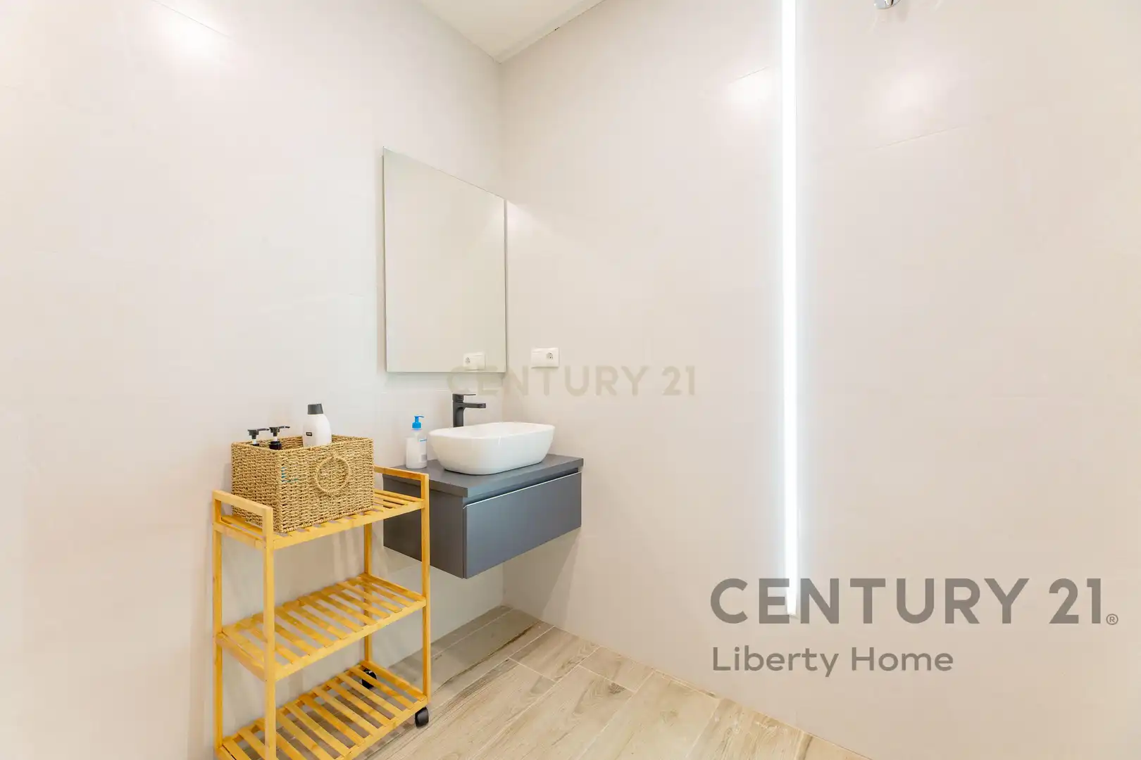 Baño de Apartamento en venta en Valencia con Aire acondicionado, Horno y Lavadora