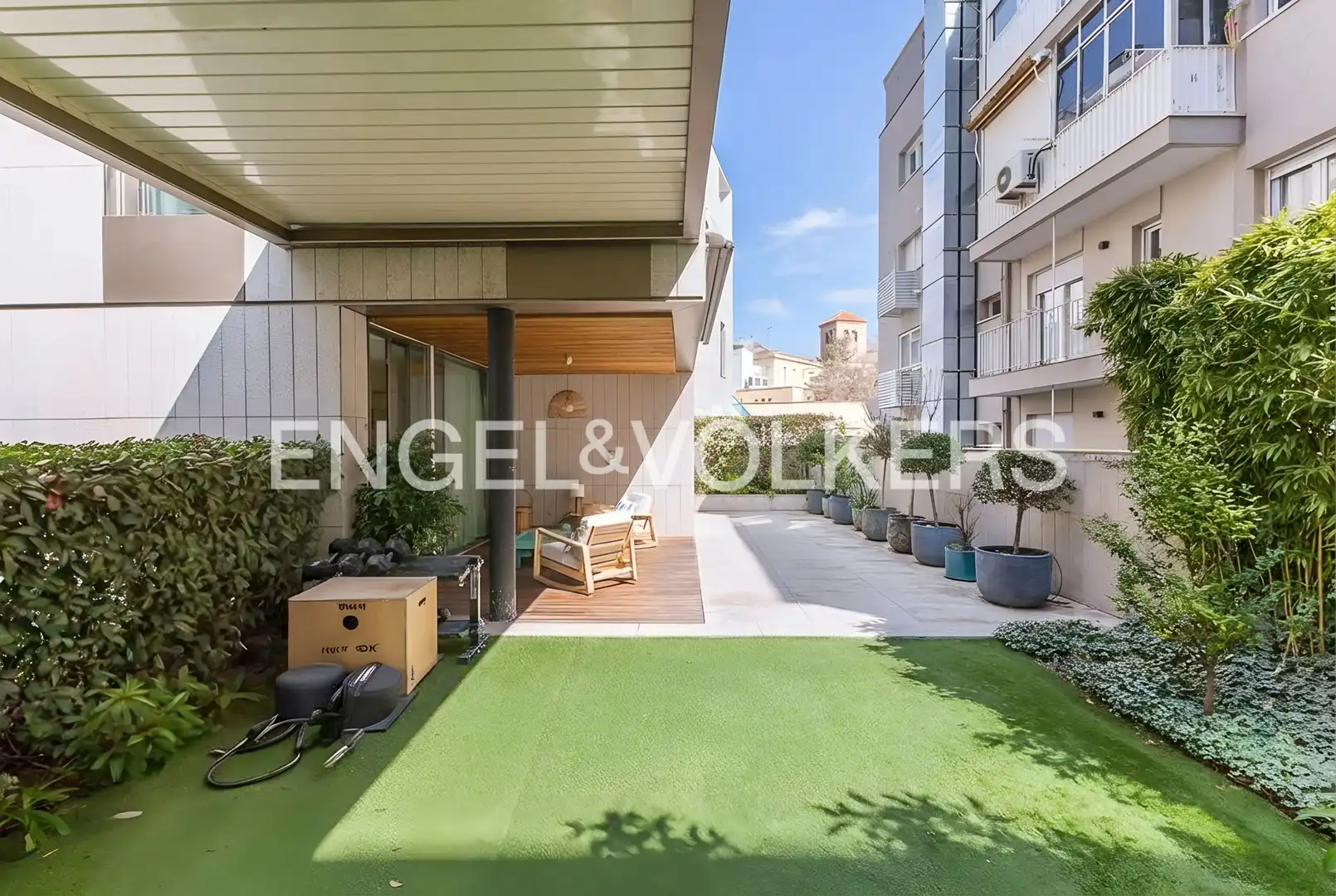 Terrassa de Apartament en venda en Madrid amb Calefacció, Jardí privat i Traster