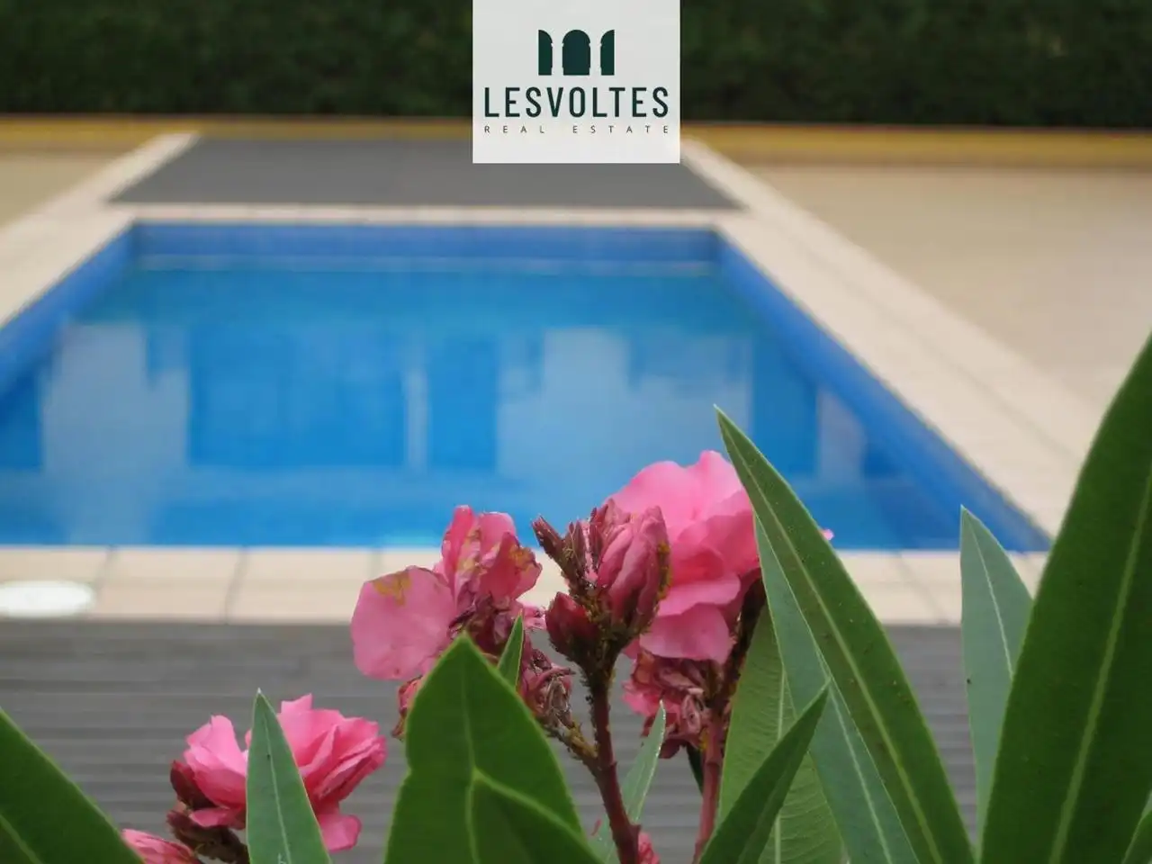 Piscina de Piso en venta en La Bisbal d'Empordà con Calefacción, Terraza y Amueblado