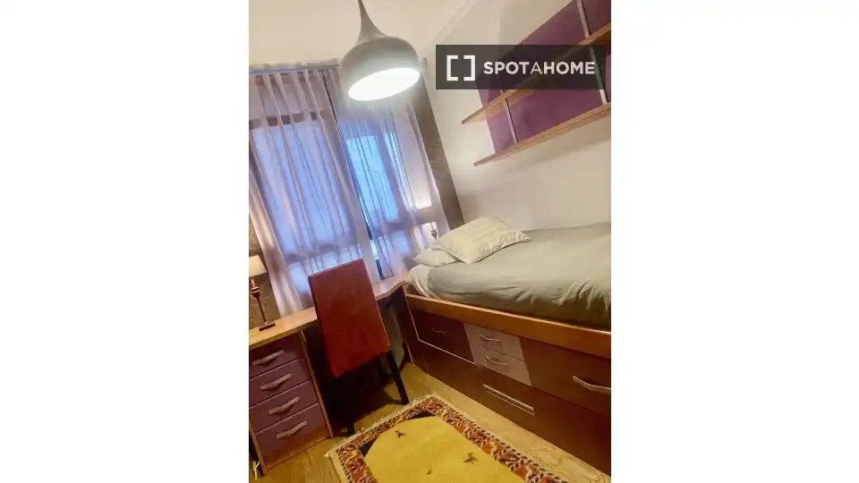 Schlafzimmer von Wohnung zur untervermieten in Erandio mit Klimaanlage, Heizung und Terrasse