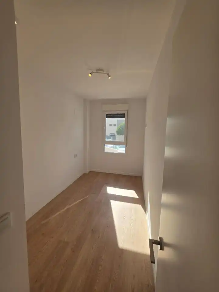 Schlafzimmer von Wohnung zur Miete in Dos Hermanas mit Klimaanlage, Terrasse und Gemeinschaftspool