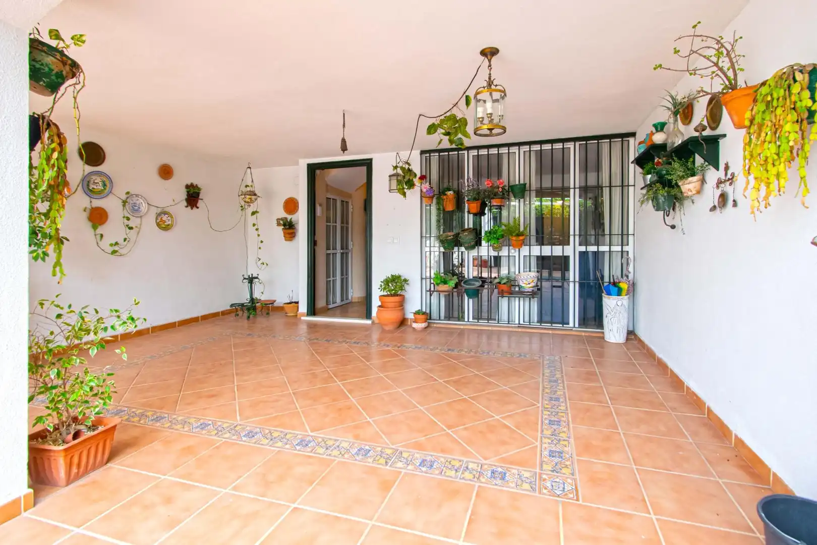Casa adosada en venda en Tomares amb Terrassa i Traster