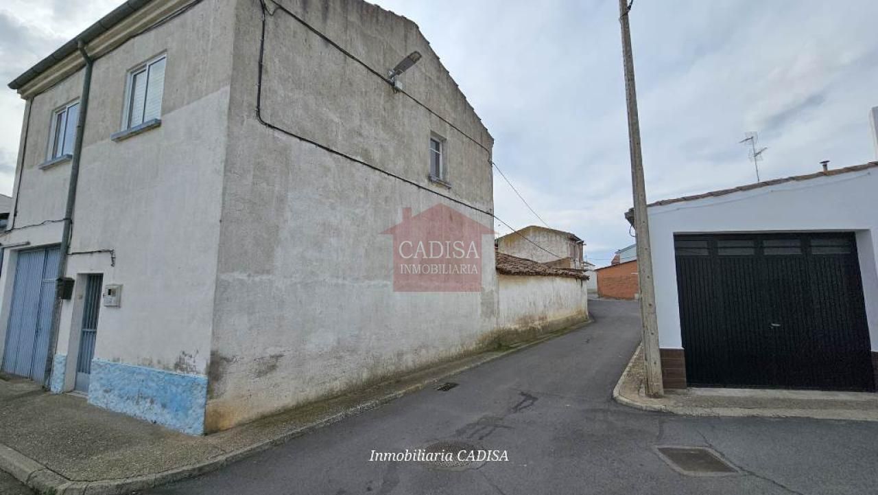 Vista exterior de Casa o xalet en venda en Calvarrasa de Abajo amb Jardí privat, Traster i Moblat