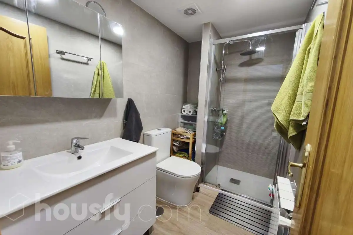 Baño de Piso de alquiler en Getafe con Aire acondicionado, Calefacción y Parquet
