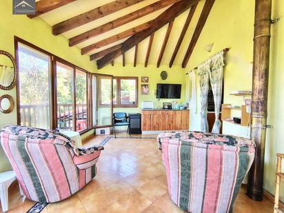 Sala d'estar de Casa adosada en venda en Ribamontán al Monte amb Calefacció, Jardí privat i Terrassa