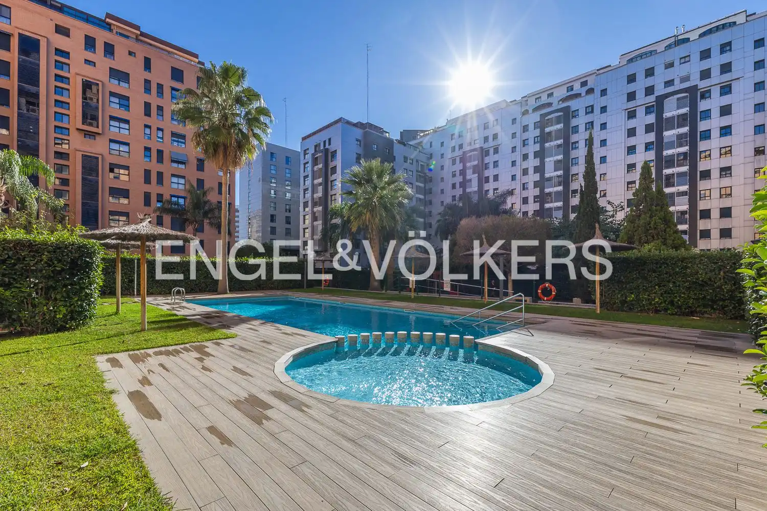 Schwimmbecken von Dachboden zur Miete in Valencia mit Klimaanlage, Heizung und Parkett