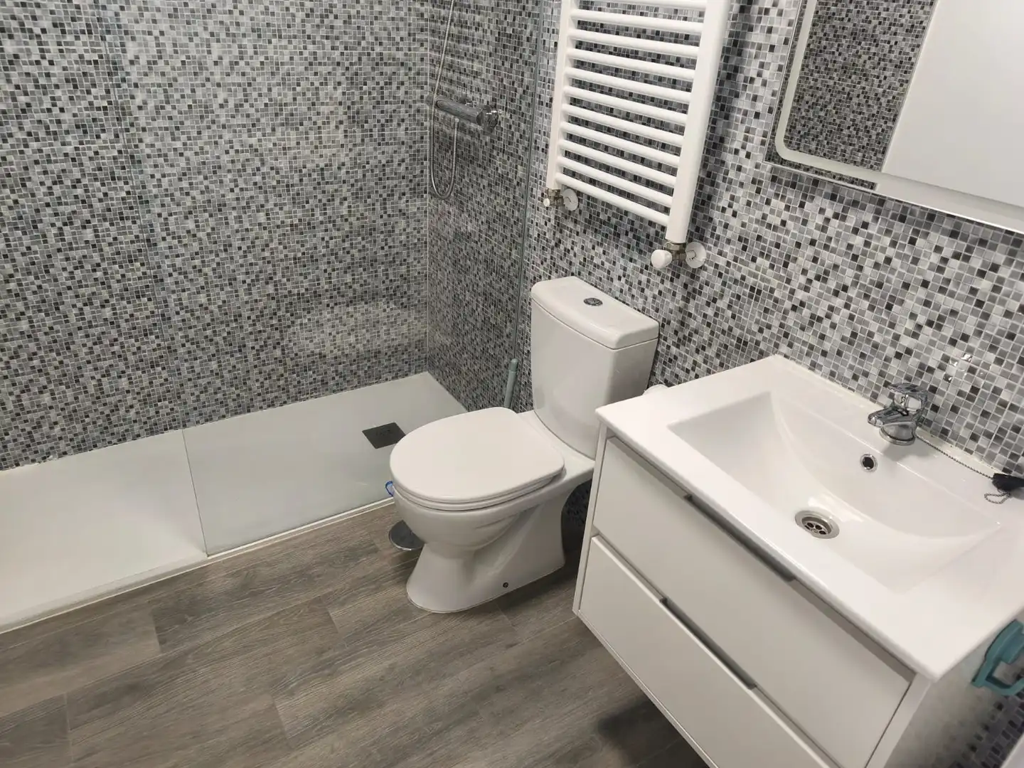 Bathroom of Flat for rent in Arganda del Rey  with Air Conditioner, Heating and Storage room