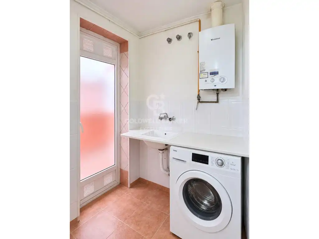 Baño de Piso en venta en Valencia con Aire acondicionado, Terraza y Amueblado