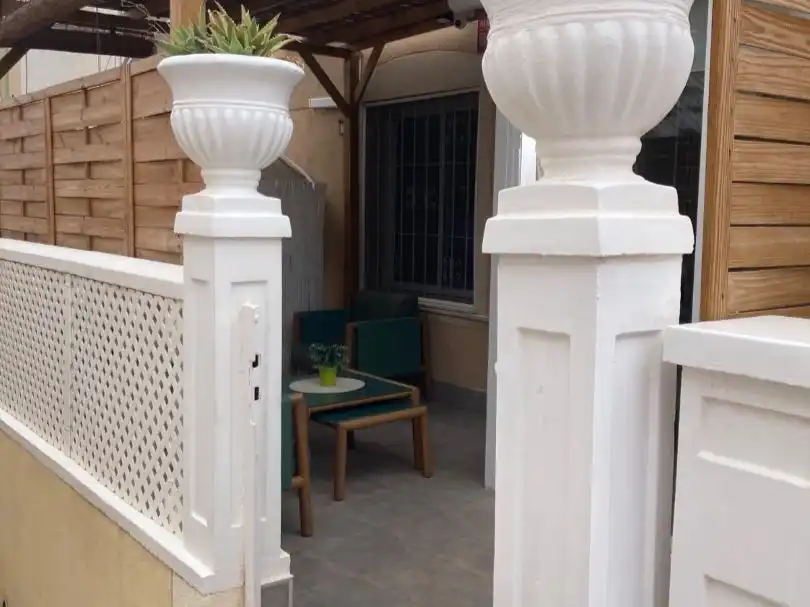 Semi-detached house with pool for sale in Avenida Laguna Azul 76