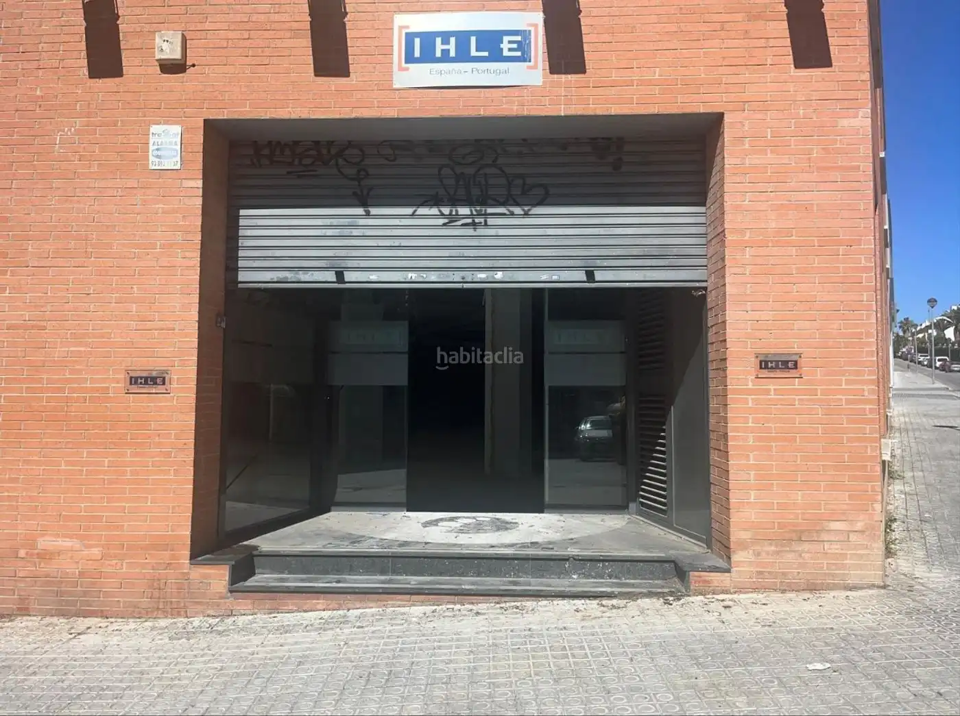 Local comercial en venda a Carrer d'Olèrdola 24