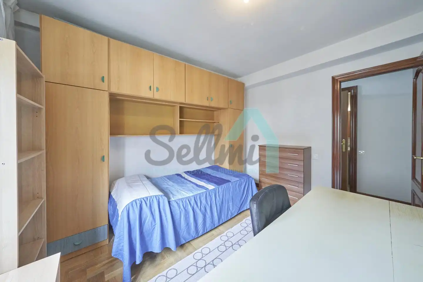 Bedroom of Flat for rent in Oviedo   with Heating, Parquet flooring and Furnished