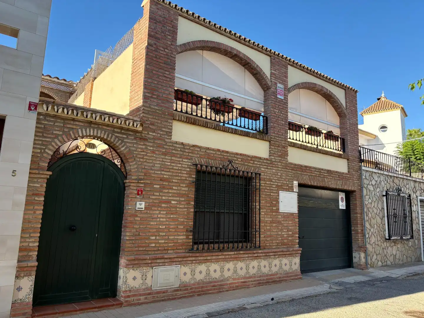 Vista exterior de Casa o xalet en venda en Mairena del Alcor amb Terrassa