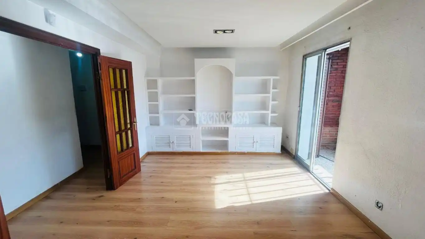 Sala d'estar de Pis en venda en Madrid amb Calefacció i Terrassa