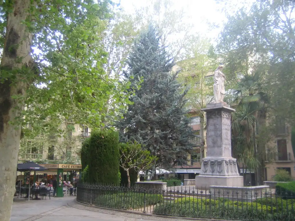 Jardí de Pis de lloguer en Granada amb Aire condicionat, Calefacció i Moblat