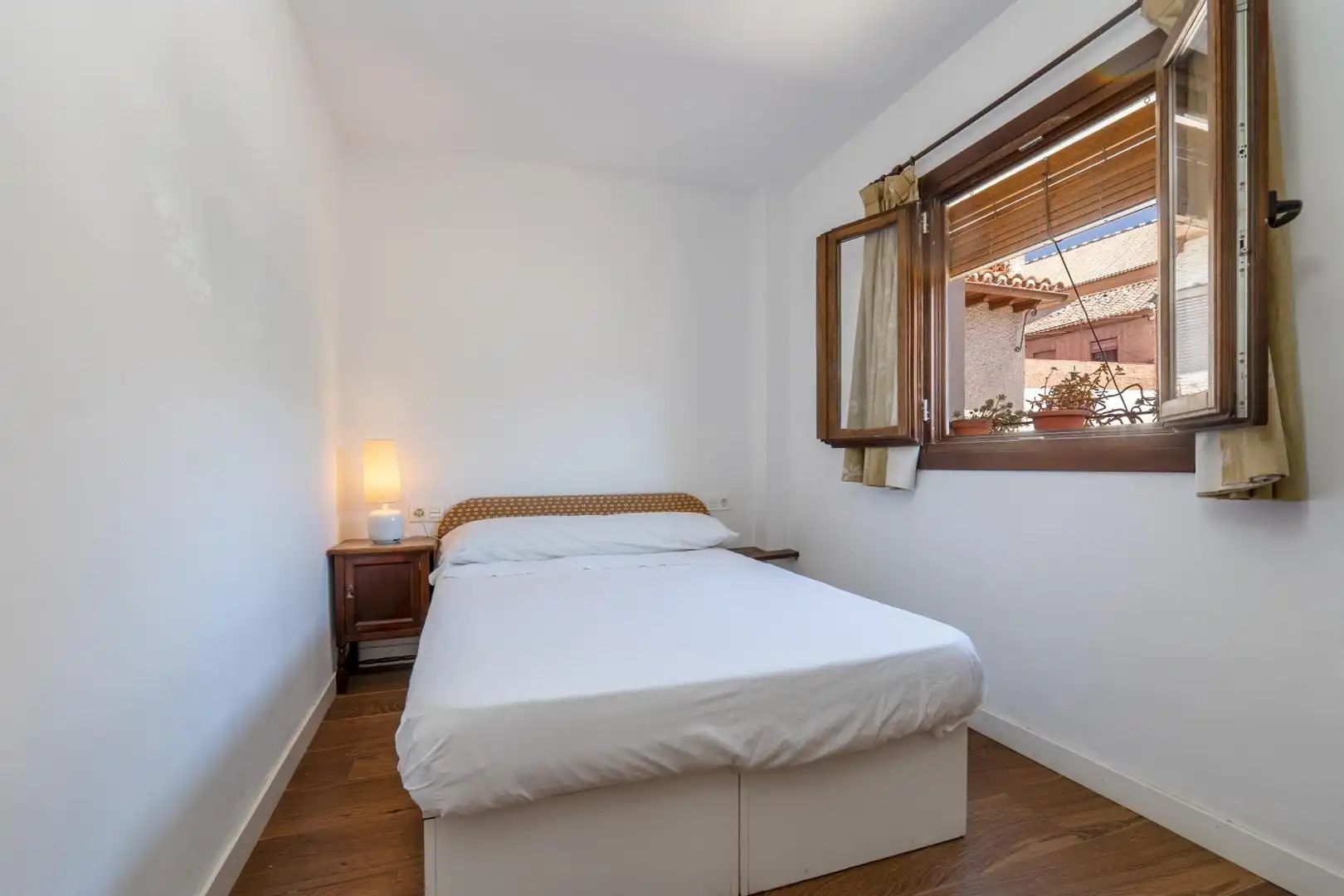 Bedroom of Houses for sale in Granada  with Air Conditioner, Terrace and Furnished