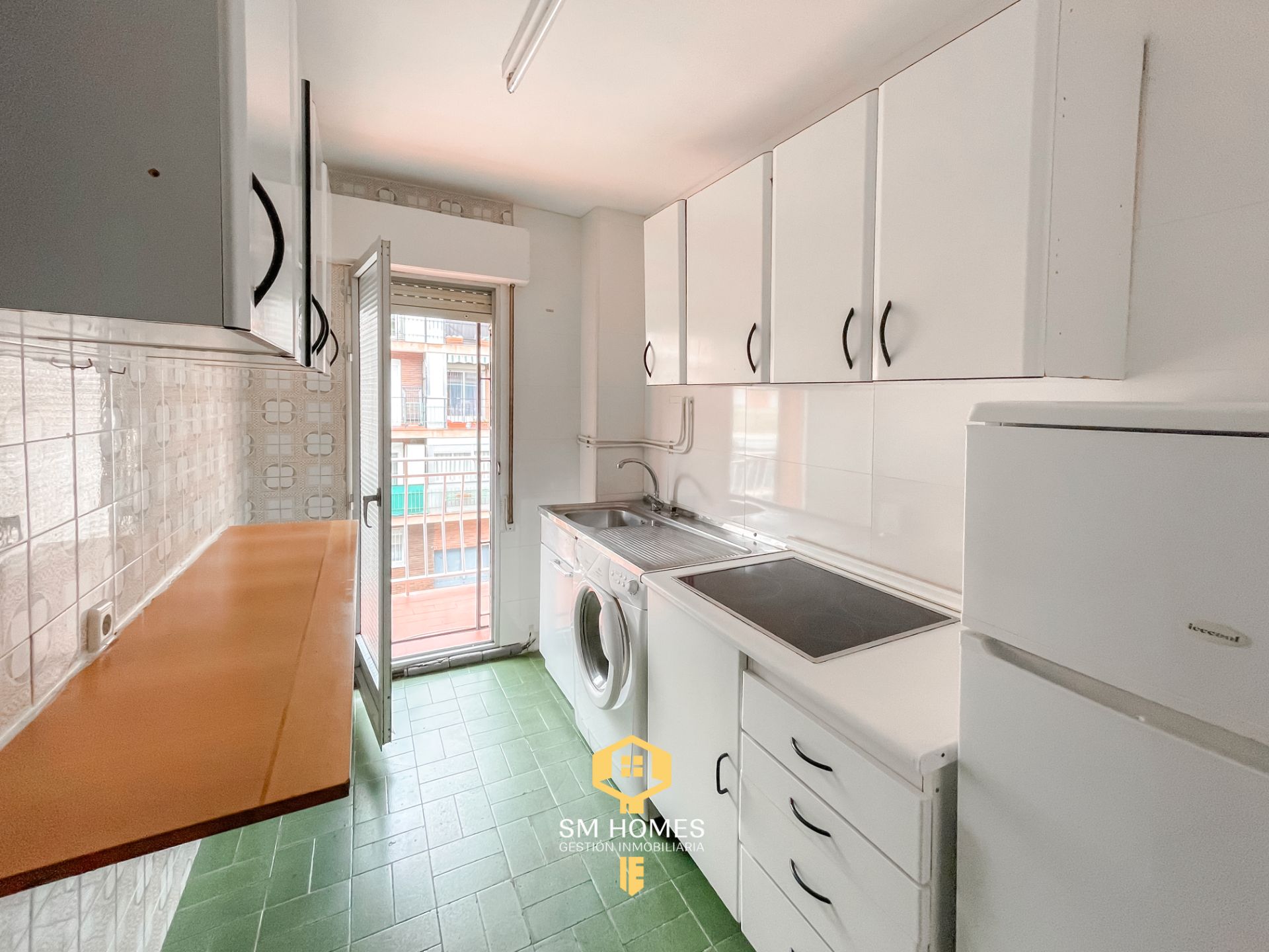 Kitchen of Flat for sale in  Madrid Capital  with Heating, Terrace and Washing machine