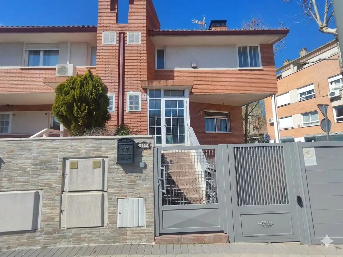 Vista exterior de Casa o xalet en venda en Daganzo de Arriba amb Terrassa