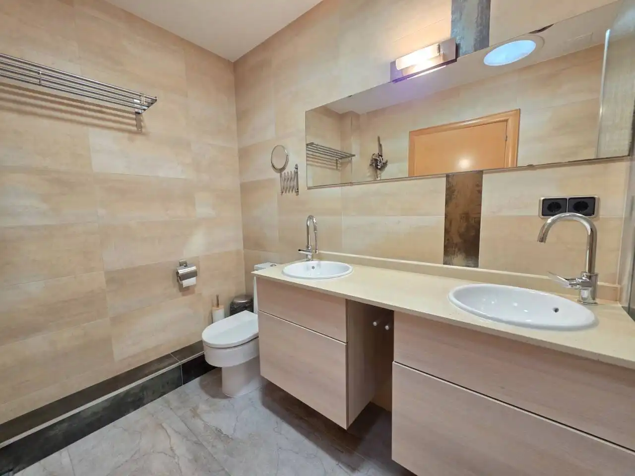 Baño de Casa o chalet en venta en Montcada i Reixac con Aire acondicionado, Calefacción y Jardín privado