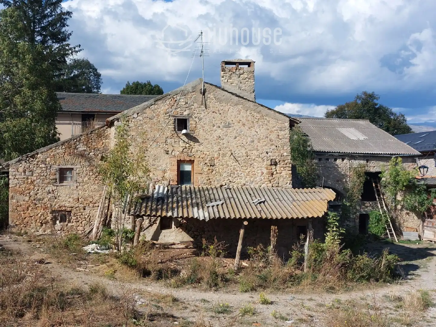 Außenansicht von Country house zum Verkauf in Prats i Sansor