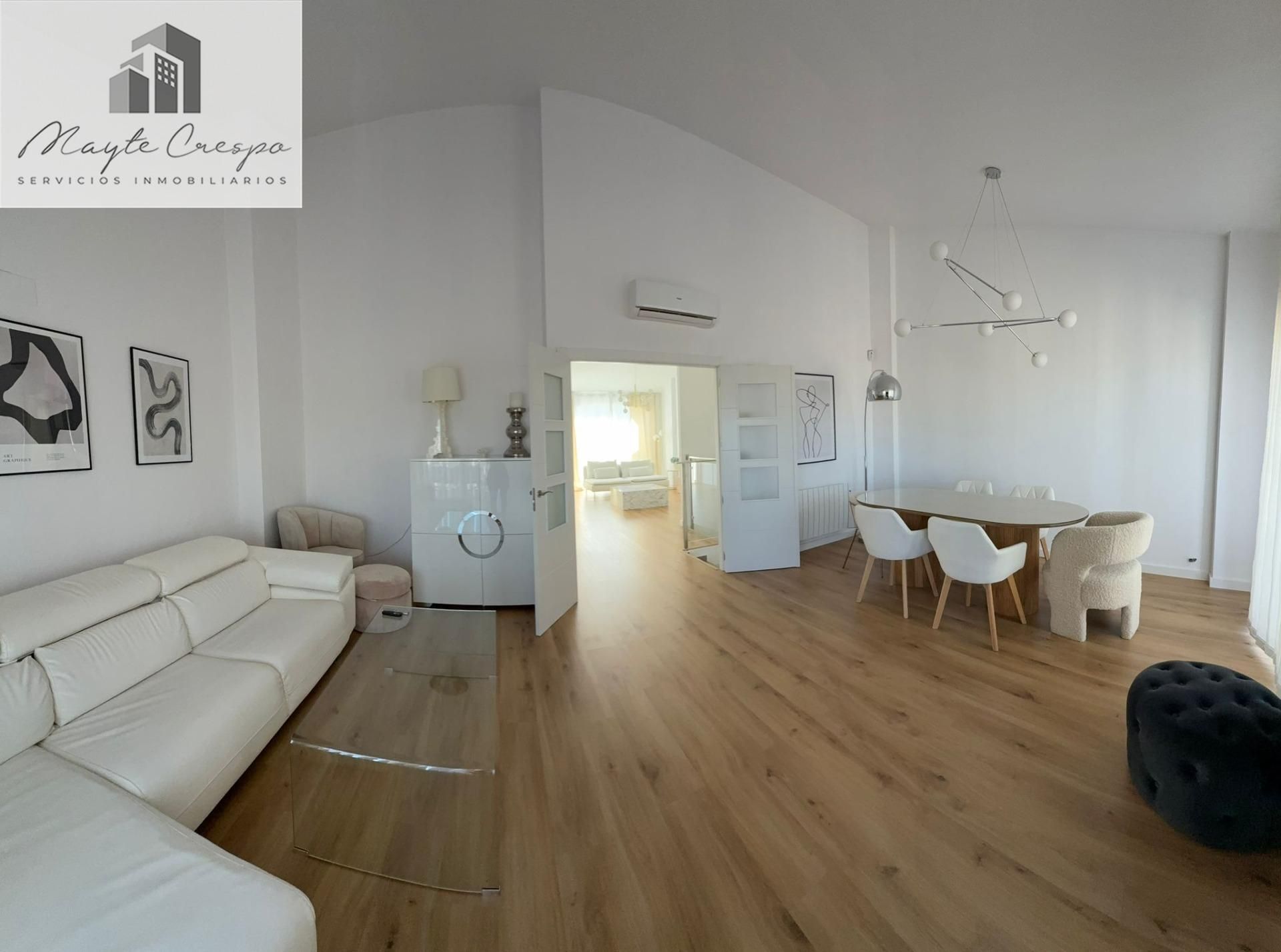 Sala de estar de Casa adosada de alquiler en Huétor Vega con Aire acondicionado, Calefacción y Jardín privado
