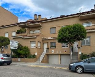 Vista exterior de Casa adosada en venda en Torrefarrera amb Aire condicionat, Calefacció i Jardí privat