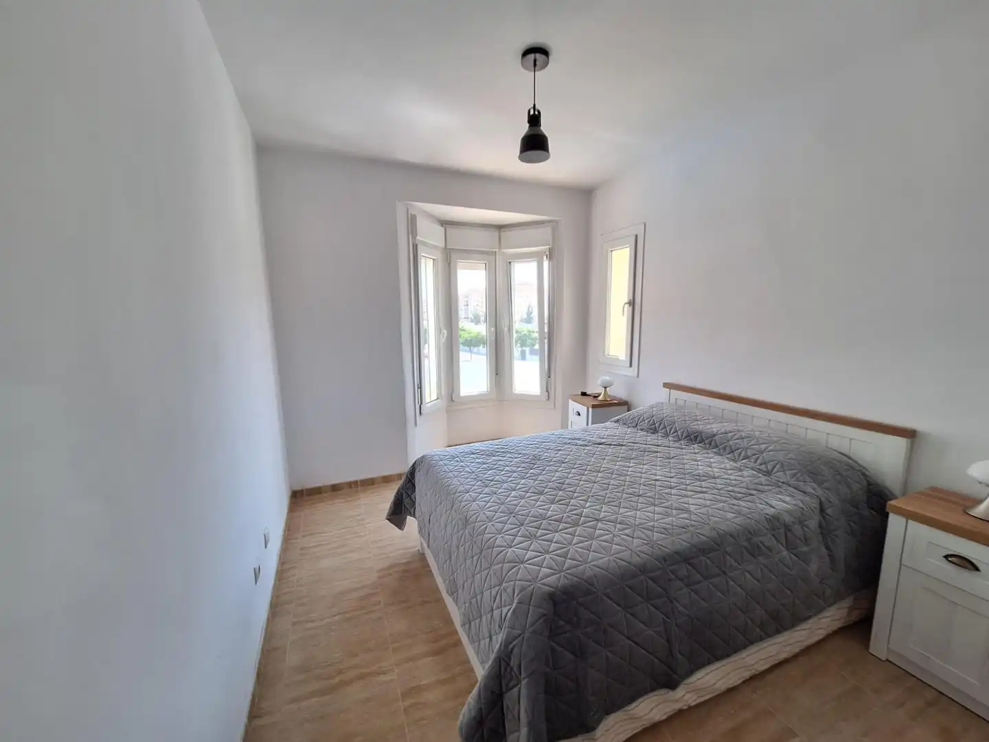 Habitación de Casa adosada de alquiler en Fuengirola con Terraza, Trastero y Piscina comunitaria