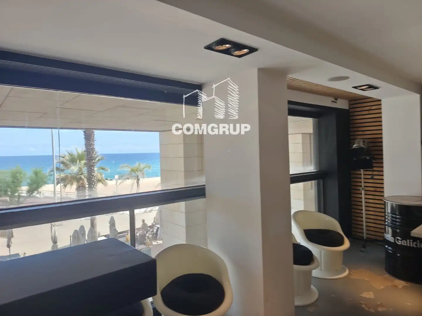 Local en traspaso en Badalona con Aire acondicionado y Amueblado